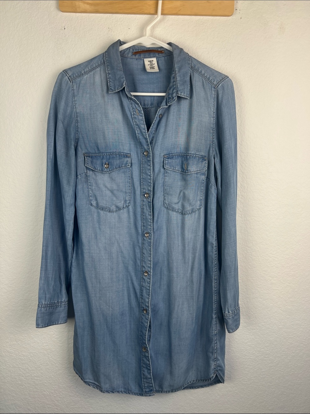 H&M Light Blue Chambray Shirt Dress Ultra Soft Two Pocket Women’s Size 6